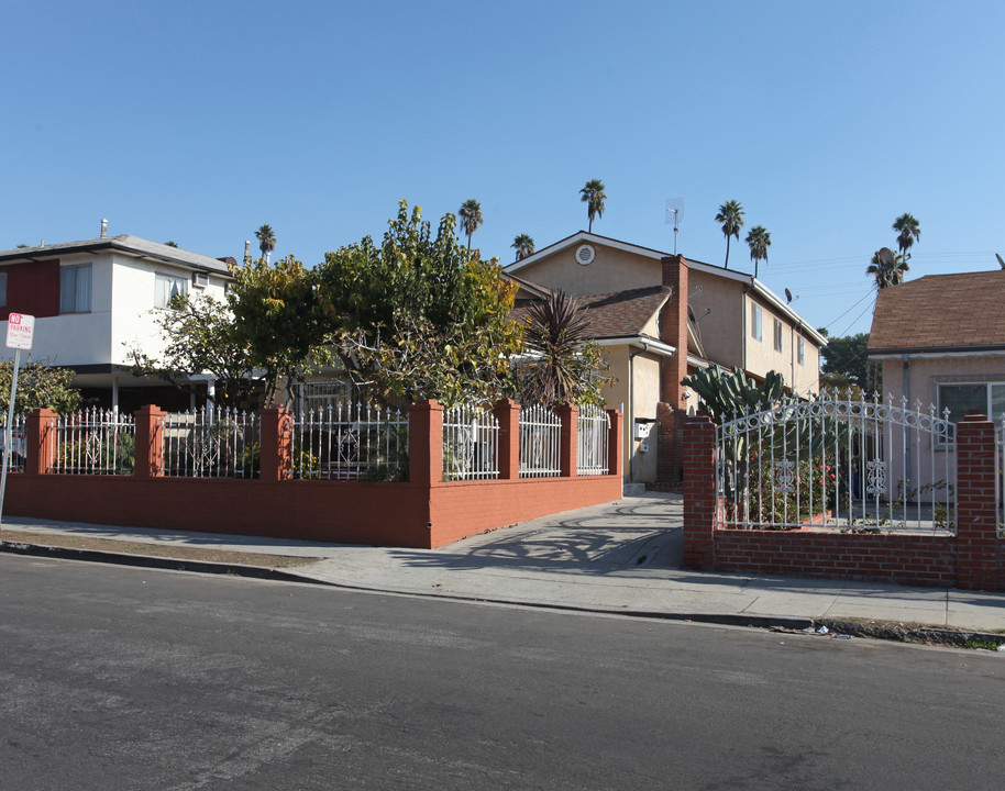 1528 N Harvar in Los Angeles, CA - Building Photo