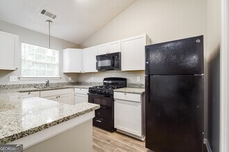 9407 Rollinghills Dr in Jonesboro, GA - Building Photo - Building Photo