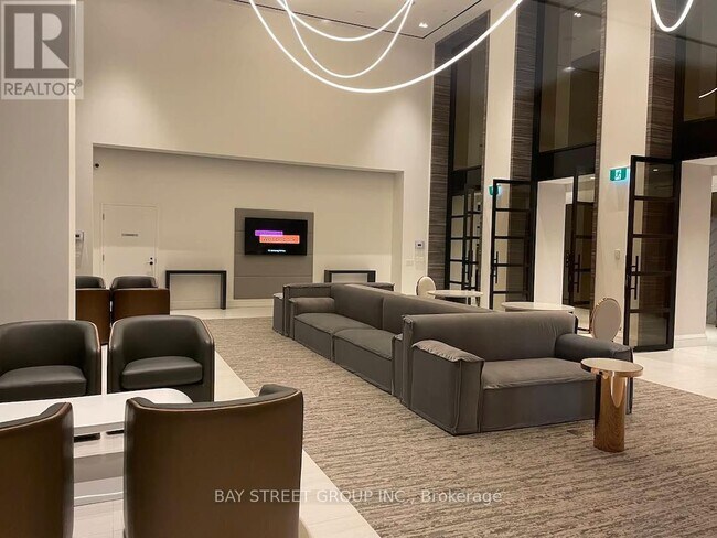 39 Roehampton Ave in Toronto, ON - Building Photo - Building Photo