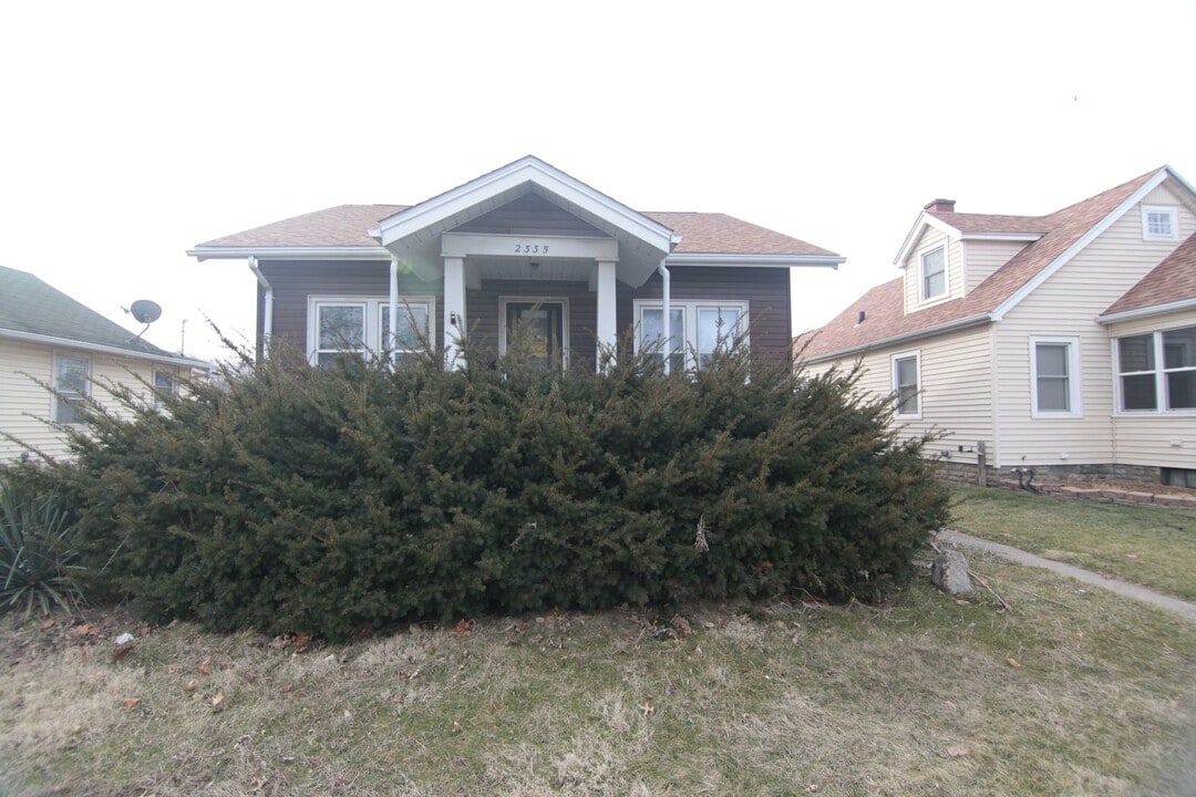 2335 31st St in Moline, IL - Building Photo