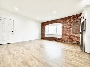2165 W Washington Blvd in Los Angeles, CA - Building Photo - Building Photo