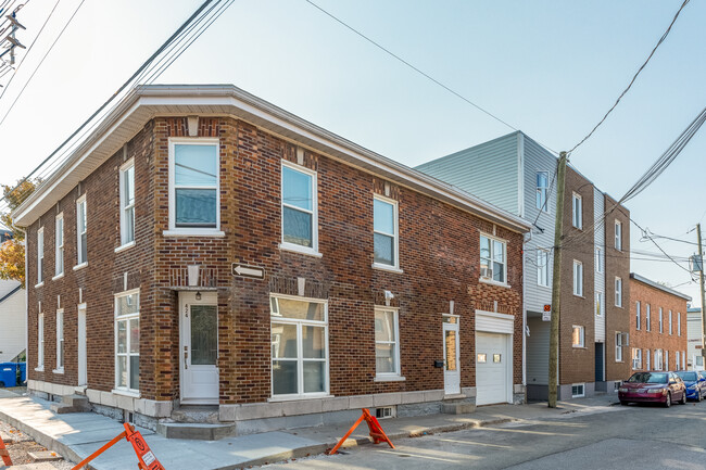 414 Saint-Luc Rue in Québec, QC - Building Photo - Building Photo