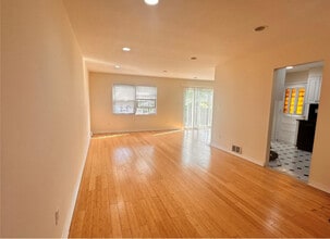 15-83 208th Pl in Queens, NY - Building Photo - Building Photo