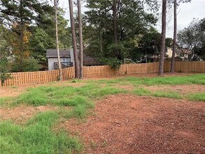 2379 Selman Dr NW in Duluth, GA - Foto de edificio - Building Photo