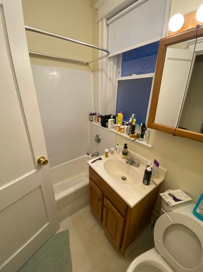 162 Kelton St, Unit 6 in Boston, MA - Building Photo - Building Photo