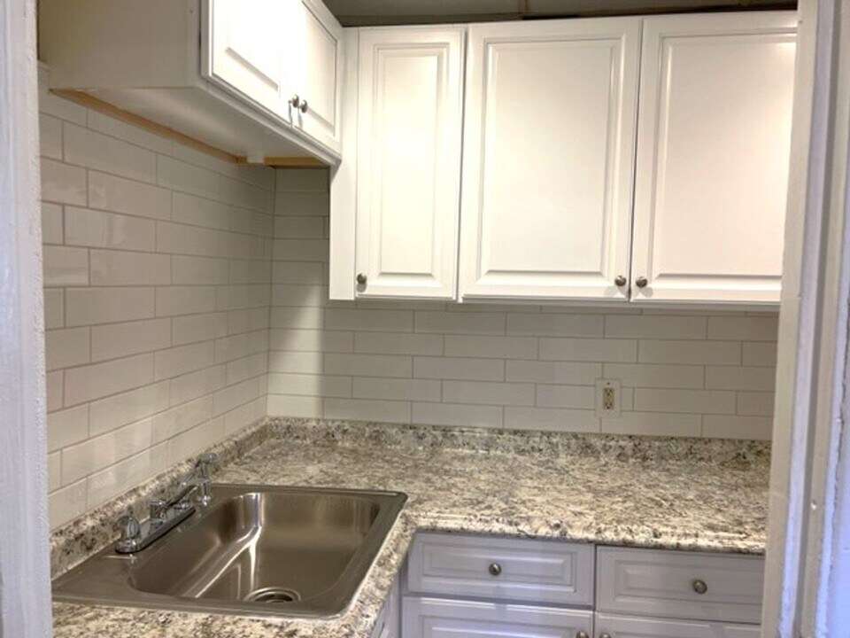 805-807 Main St in West Warwick, RI - Building Photo
