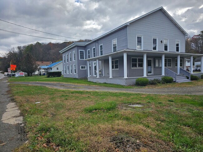 464 Main St in New Milford, PA - Building Photo - Building Photo