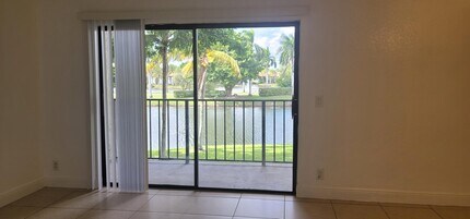 1523 Lake Crystal Dr in West Palm Beach, FL - Building Photo - Building Photo