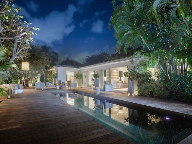 property at 2840 Flamingo Dr