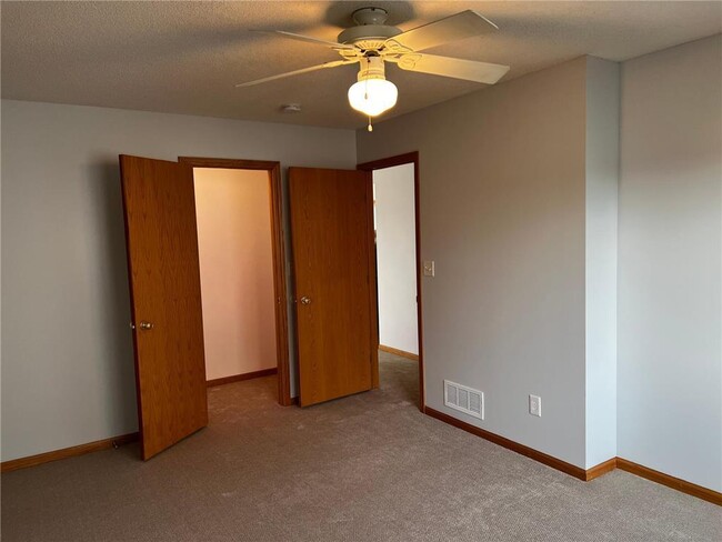 5364 56th Ave NW in Rochester, MN - Foto de edificio - Building Photo