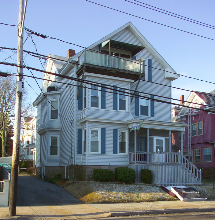 591 Middle St in Fall River, MA - Building Photo