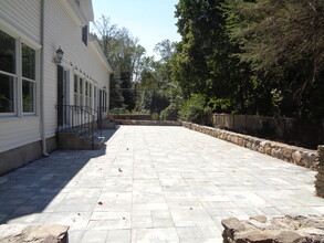 531 Hollow Tree Ridge Rd in Darien, CT - Building Photo - Building Photo
