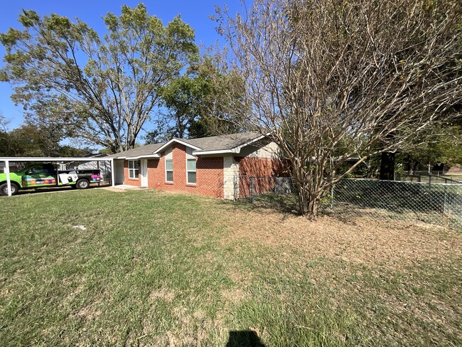 405 E Pine Ave in Malakoff, TX - Building Photo - Building Photo