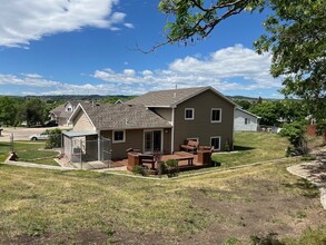 1028 Park Hill Ct in Rapid City, SD - Building Photo - Building Photo