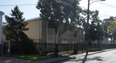 7630 Lockwood St in Oakland, CA - Foto de edificio - Building Photo