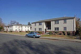 Woodlake Apartments in Sacramento, CA - Building Photo