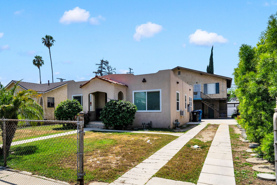 5821 Hazeltine Ave in Van Nuys, CA - Building Photo