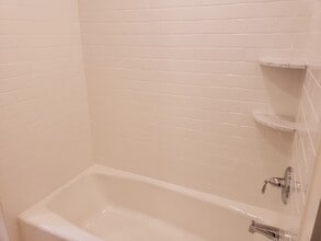 8026 Germantown Ave, Unit 2nd in Philadelphia, PA - Building Photo - Building Photo