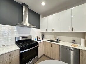 841 N Mozart St, Unit R04 in Chicago, IL - Building Photo - Building Photo