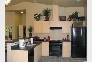 Heron Creek Apartments in Moses Lake, WA - Building Photo - Building Photo