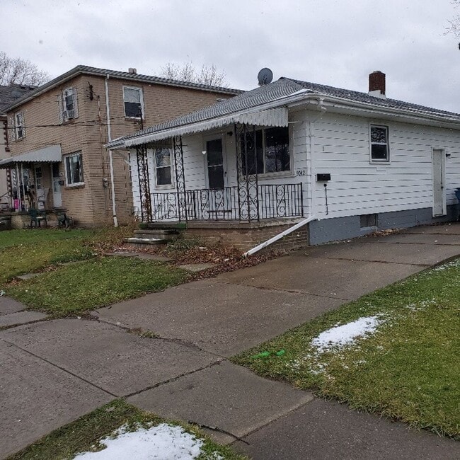 3042 Denver Ave in Lorain, OH - Building Photo - Building Photo