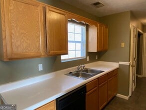 6153 Lauren Ln in Rex, GA - Foto de edificio - Building Photo