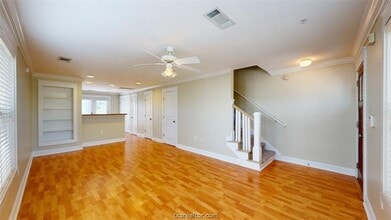 1725 Harvey Mitchell Pkwy S, Unit 1721 in College Station, TX - Foto de edificio - Building Photo