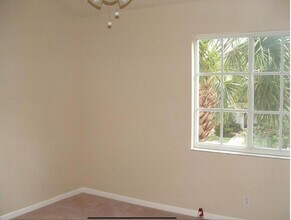 5079 Palmbrooke Cir in West Palm Beach, FL - Foto de edificio - Building Photo