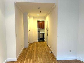 180 W 103rd St in New York, NY - Building Photo - Building Photo