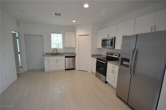 3305 Bassie Ct in Ft. Myers, FL - Building Photo - Building Photo