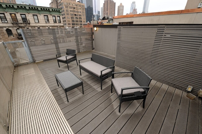 348 W 45th St in New York, NY - Building Photo - Building Photo
