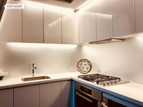 123 Washington St in New York, NY - Building Photo - Building Photo