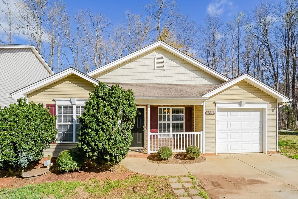 1913 Lees Chapel Rd in Greensboro, NC - Building Photo