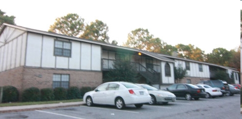 English Village Apartments in Greenville, NC - Building Photo - Building Photo