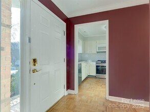 527 Hawthorne Ln in Charlotte, NC - Building Photo - Building Photo