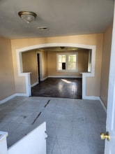 1331 South Weeks Street in New Iberia, LA - Foto de edificio - Building Photo