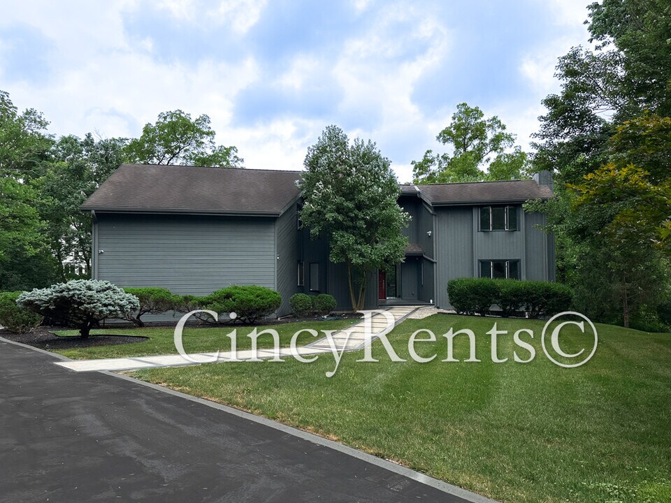 7716 Creekwood Ln in Cincinnati, OH - Building Photo