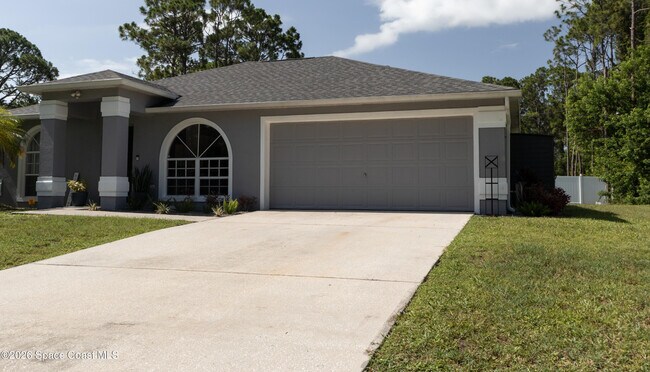 1572 Holbrook Rd NW in Palm Bay, FL - Building Photo - Building Photo