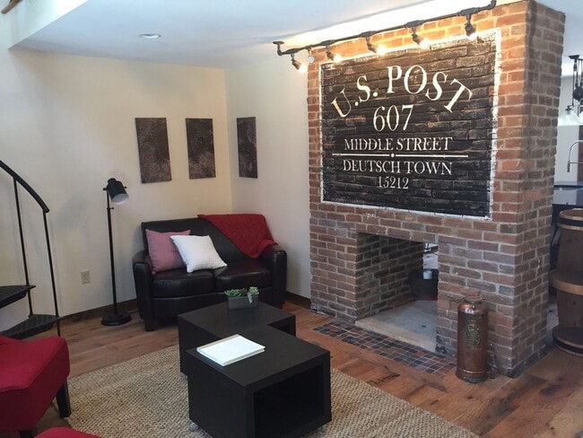 607 Middle St in Pittsburgh, PA - Building Photo - Building Photo