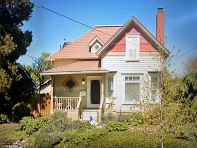 property at 1725 N Sumner St