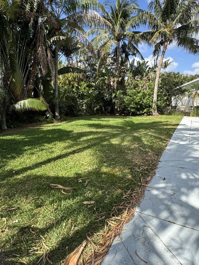 702 NE 10th Ave in Boynton Beach, FL - Building Photo - Building Photo