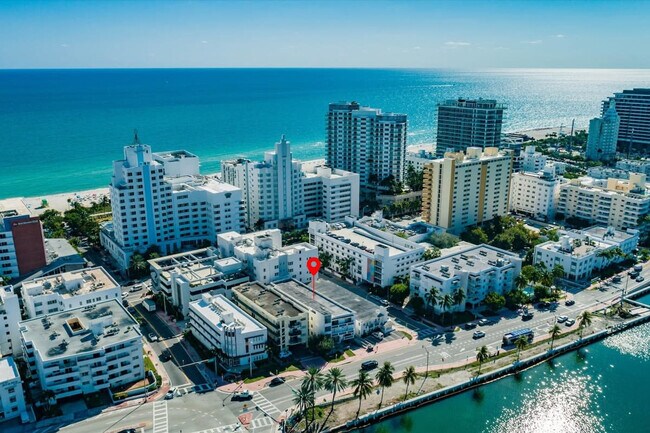 4015 Indian Creek Dr in Miami Beach, FL - Building Photo - Building Photo