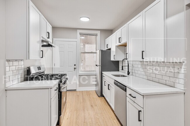 7375 N Damen Ave, Unit H2 in Chicago, IL - Foto de edificio - Building Photo