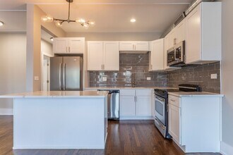 4329 N Ashland Ave, Unit 3 in Chicago, IL - Building Photo - Building Photo