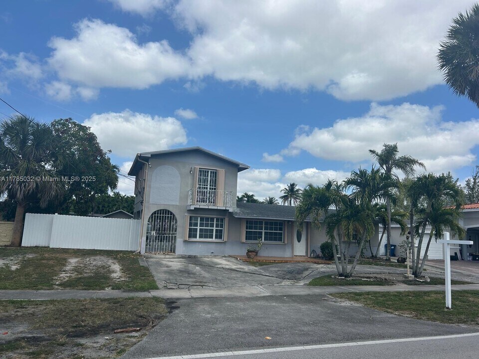 17045 NW 78th Ave in Hialeah, FL - Building Photo