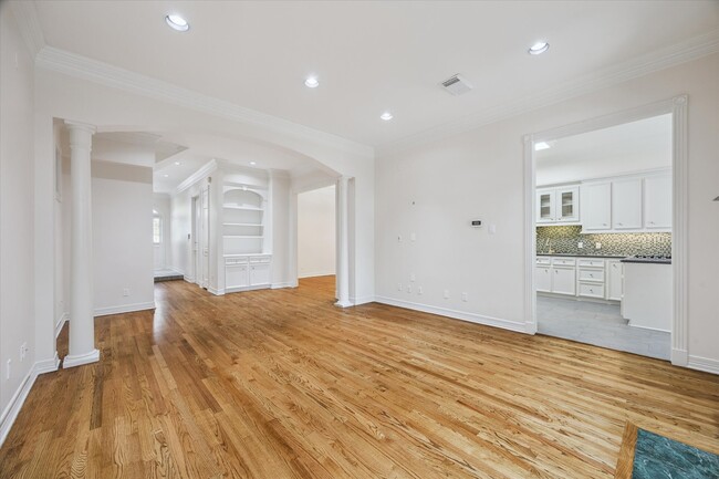 property at 5308 Hidalgo St