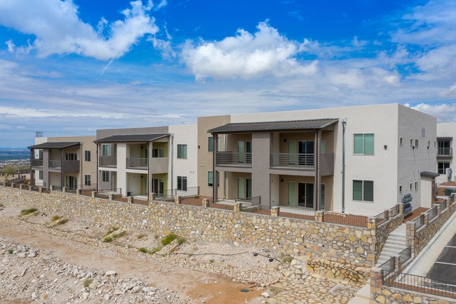 Sanctuary At Shasta- Luxury Apartments in El Paso, TX - Foto de edificio - Building Photo