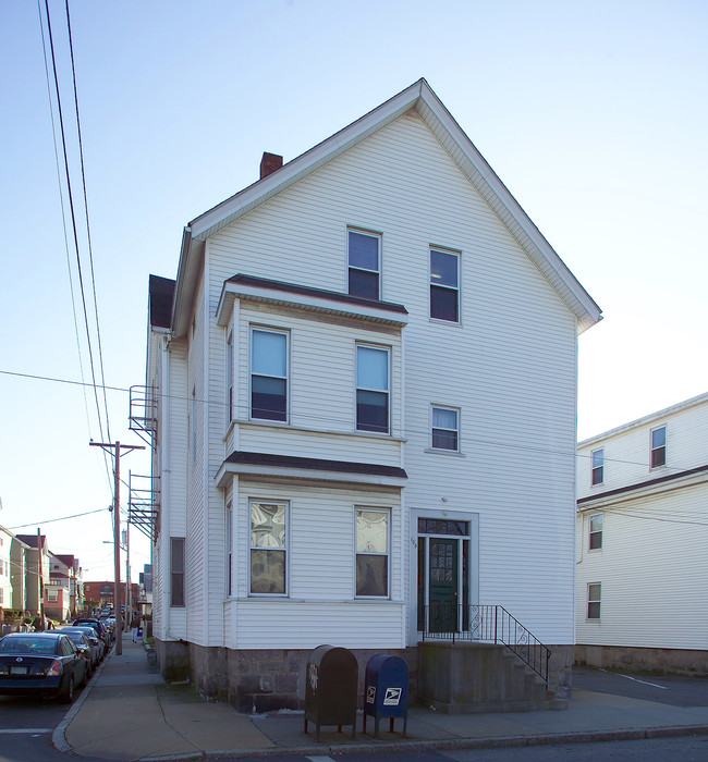 105 High St in Fall River, MA - Foto de edificio - Building Photo