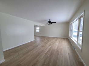 4998 10th Ave in Eau Claire, WI - Building Photo - Building Photo