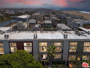20 Ironsides St in Los Angeles, CA - Building Photo - Building Photo